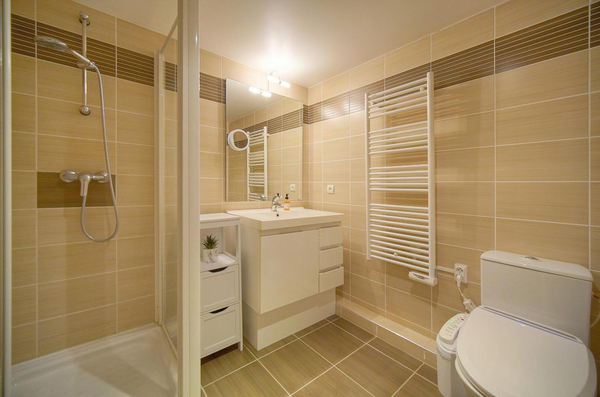 Appartement Superbe Et Moderne A0b200 Cannes
