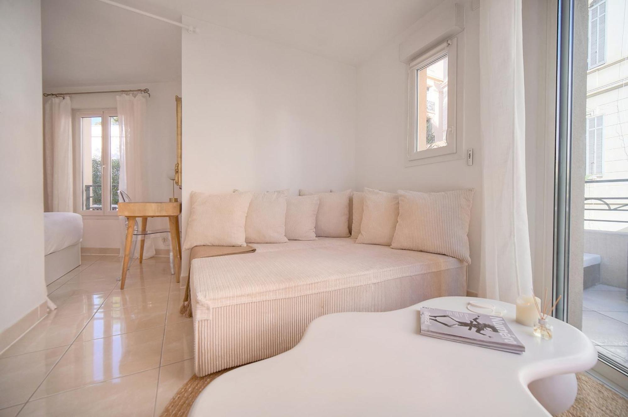 Appartement Superbe Et Moderne A0b200 Cannes